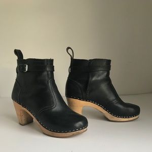 Classic Black Swedish Hasbeens / wooden clogs
